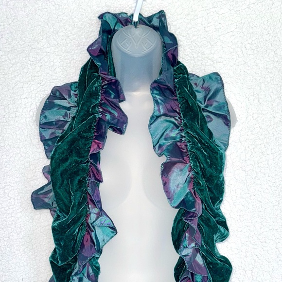 Pristine vtg iridescent emerald velvet & satin reversible glamour scarf wrap - Picture 3 of 4